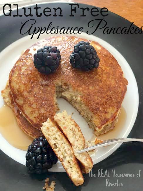 Delicious Gluten Free Applesauce Pancakes | www.housewivesofriverton.com