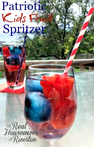 Patriotic Kids Fruit Spritzer from The Housewives of Riverton | www.housewivesofriverton.com