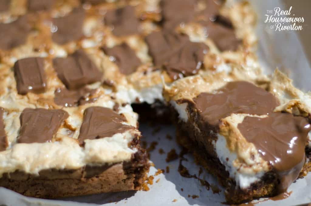 s'mores brownies recipe - housewivesofriverton.com