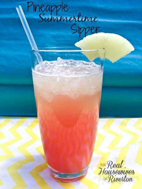 Pineapple Summertime Sipper | www.housewivesofriverton.com