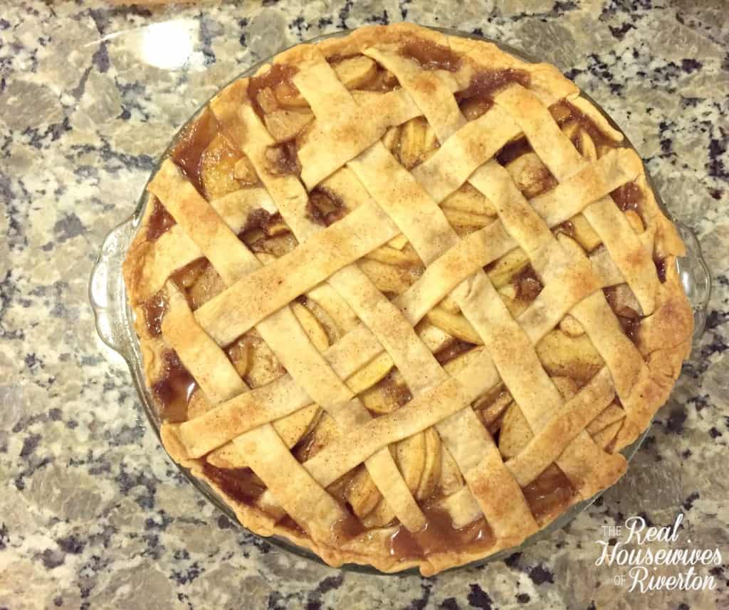 Lattice Top Apple Pie - housewivesofriverton.com