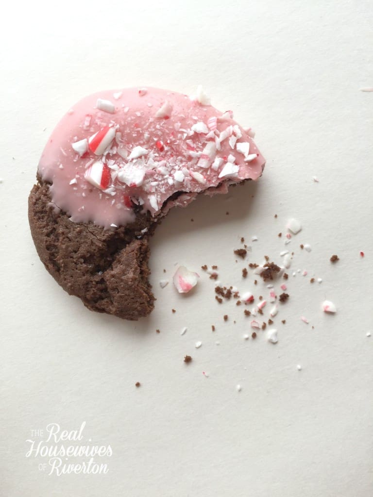 Candy Cane Chocolate Cookie - housewivesofriverton.com