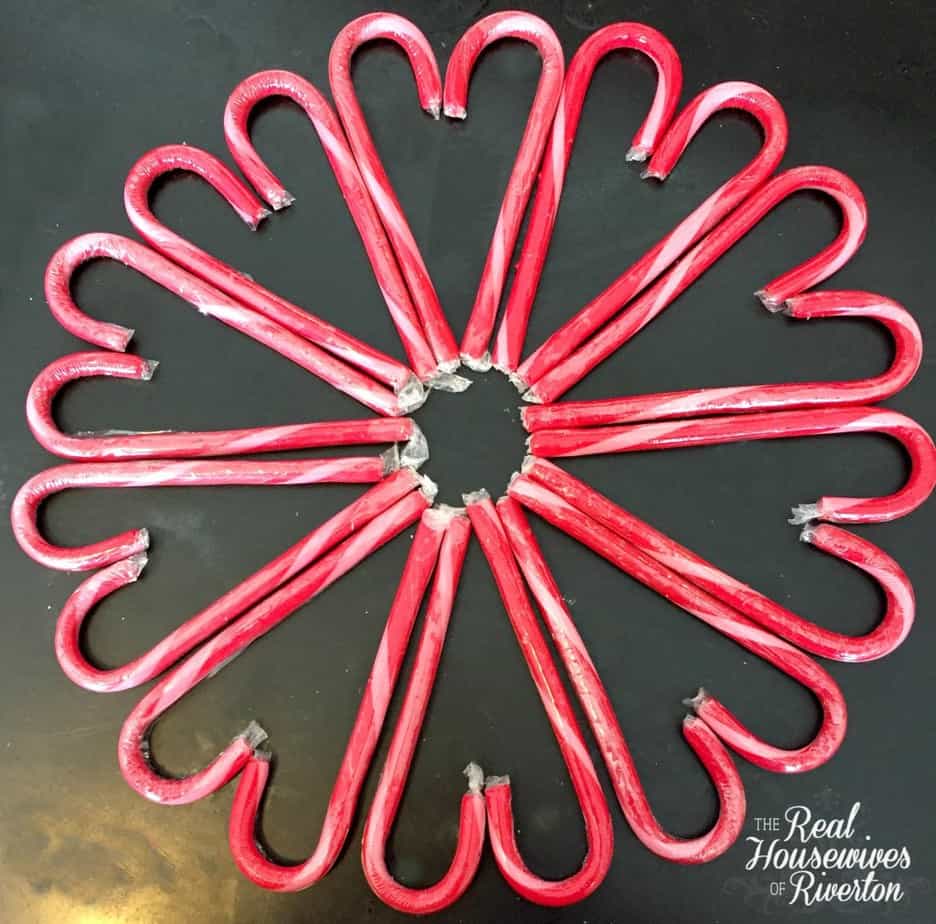 candy cane valentine wreath - housewivesofriverton.com