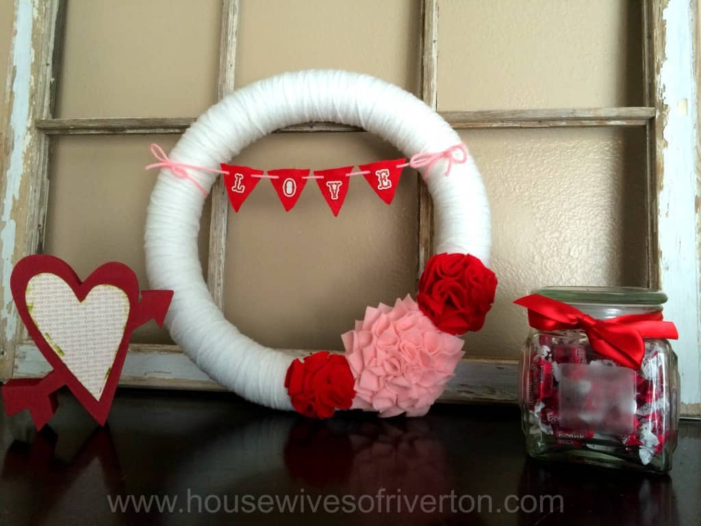 Valentine Wreaths with Felt Take a look at how we made two different Valentine's wreaths using felt | www.housewivesofriverton.com