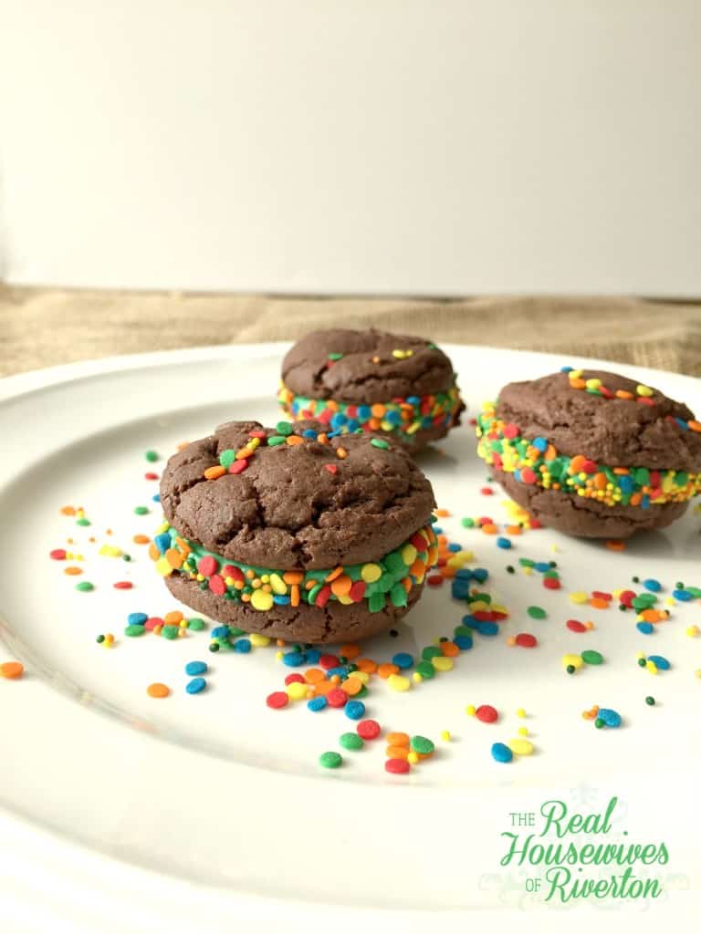 st patrick's day homemade oreo cookies - housewivesofriverton.com