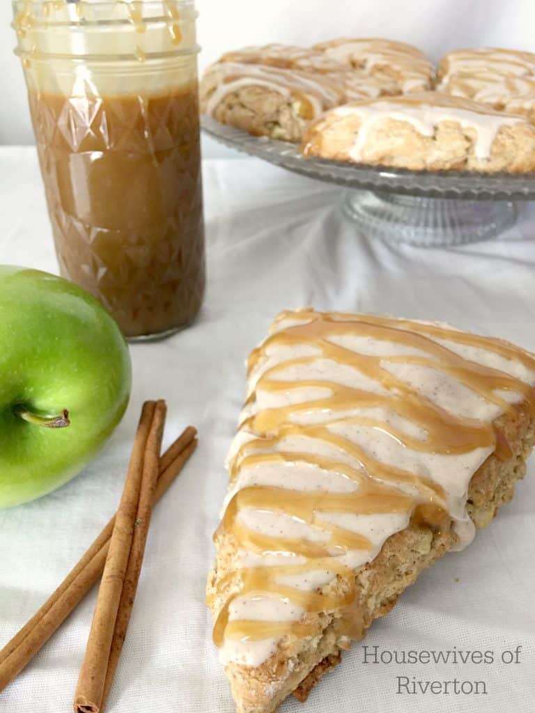 Cinnamon Apple Scones are perfect for any fall breakfast or brunch | www.housewivesofriverton.com