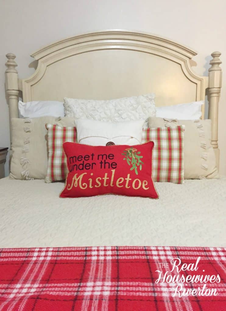 meet me under the mistletoe diy pillow tutorial