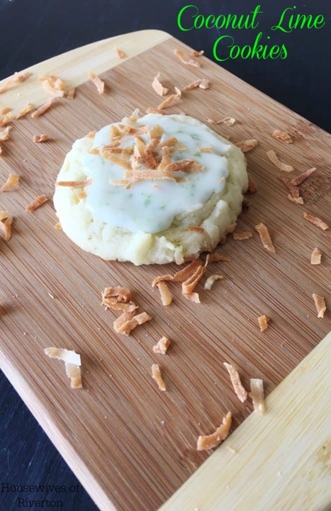 These Coconut Lime Cookies are always a good idea when you have some extra limes hanging around! | www.housewivesofriverton.com