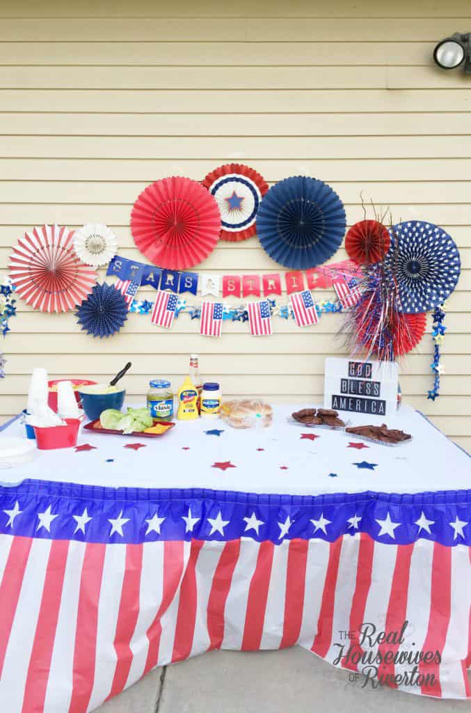 Red White and Blue BBQ Decor - housewivesofriverton.com