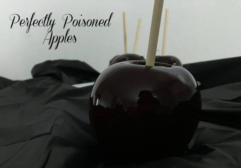 These Perfectly Poisoned Apples will add extra fun to any Halloween gathering! | www.housewivesofriverton.com