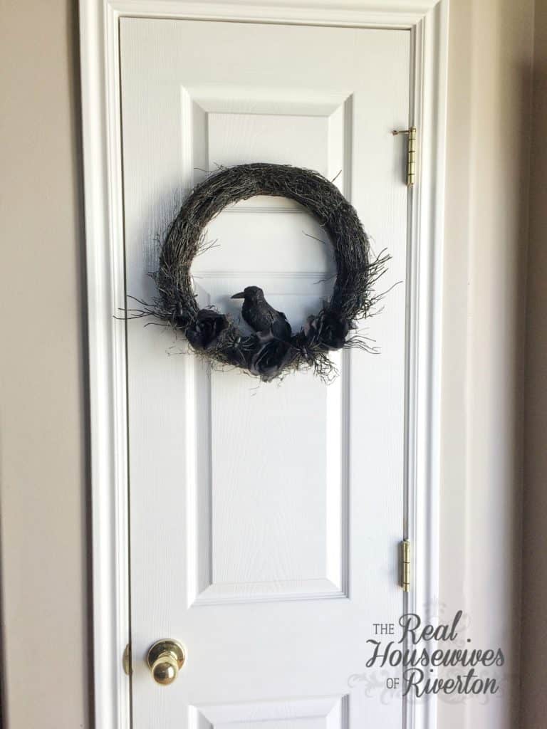 DIY Spooky Halloween Wreath - housewivesofriverton.com