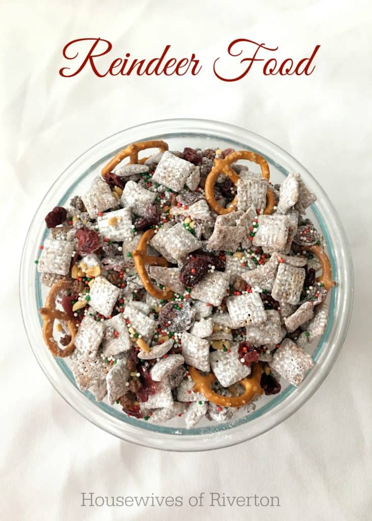 Reindeer Food is a fun, holiday snack that your kids can help make! | www.housewivesofriverton.com