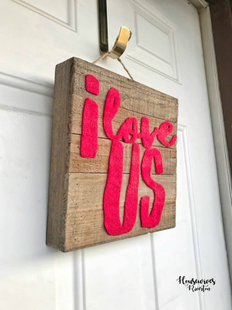 How to Create a Felt and Wood Sign tutorial