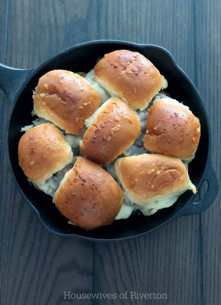 Get ready for game day with our Philly Cheesesteak Sliders that are bound to be a crowd pleaser! | www.housewivesofriverton.com