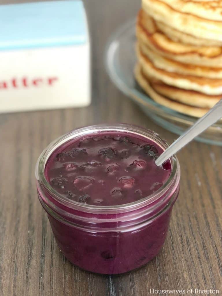 Blueberry Compote | www.housewivesofriverton.com
