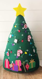 Kids Felt Christmas Tree Tutorial | www.housewivesofriverton.com