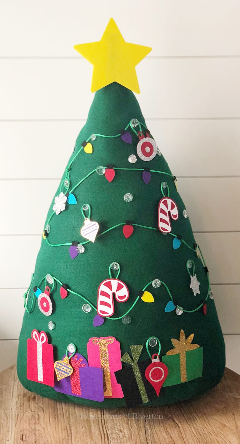 Kids Felt Christmas Tree with Cricut - Housewives of Riverton