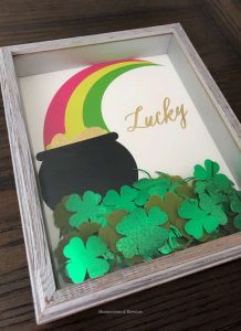 Cute St. Patrick's Day Shadow Box | www.housewivesofriverton.com